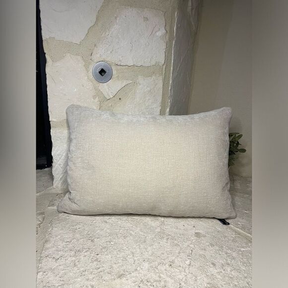 Rodeo Home accent pillow “There are so many beautiful reasons to be happy” - Picture 2 of 5